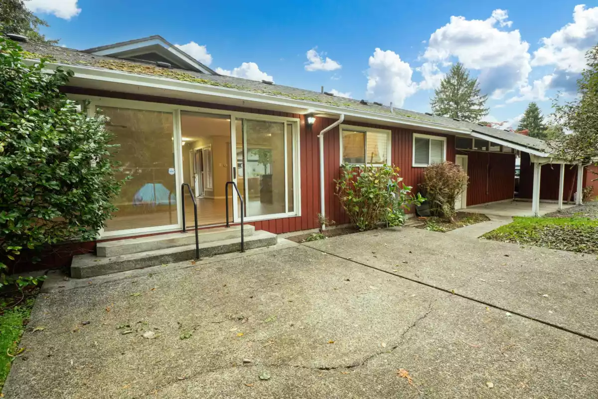 Garage Interior Photo of 21254 117 Avenue, Maple Ridge, BC