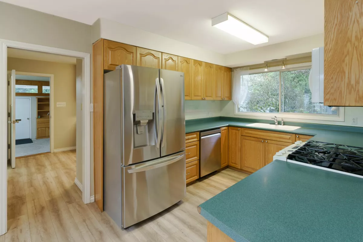 Walk-In Closet Photo of 21254 117 Avenue, Maple Ridge, BC