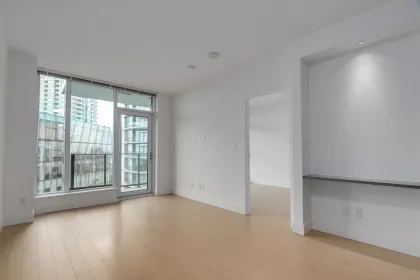 901 7388 Kingsway, Burnaby, BC
