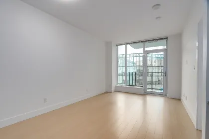 901 7388 Kingsway, Burnaby, BC