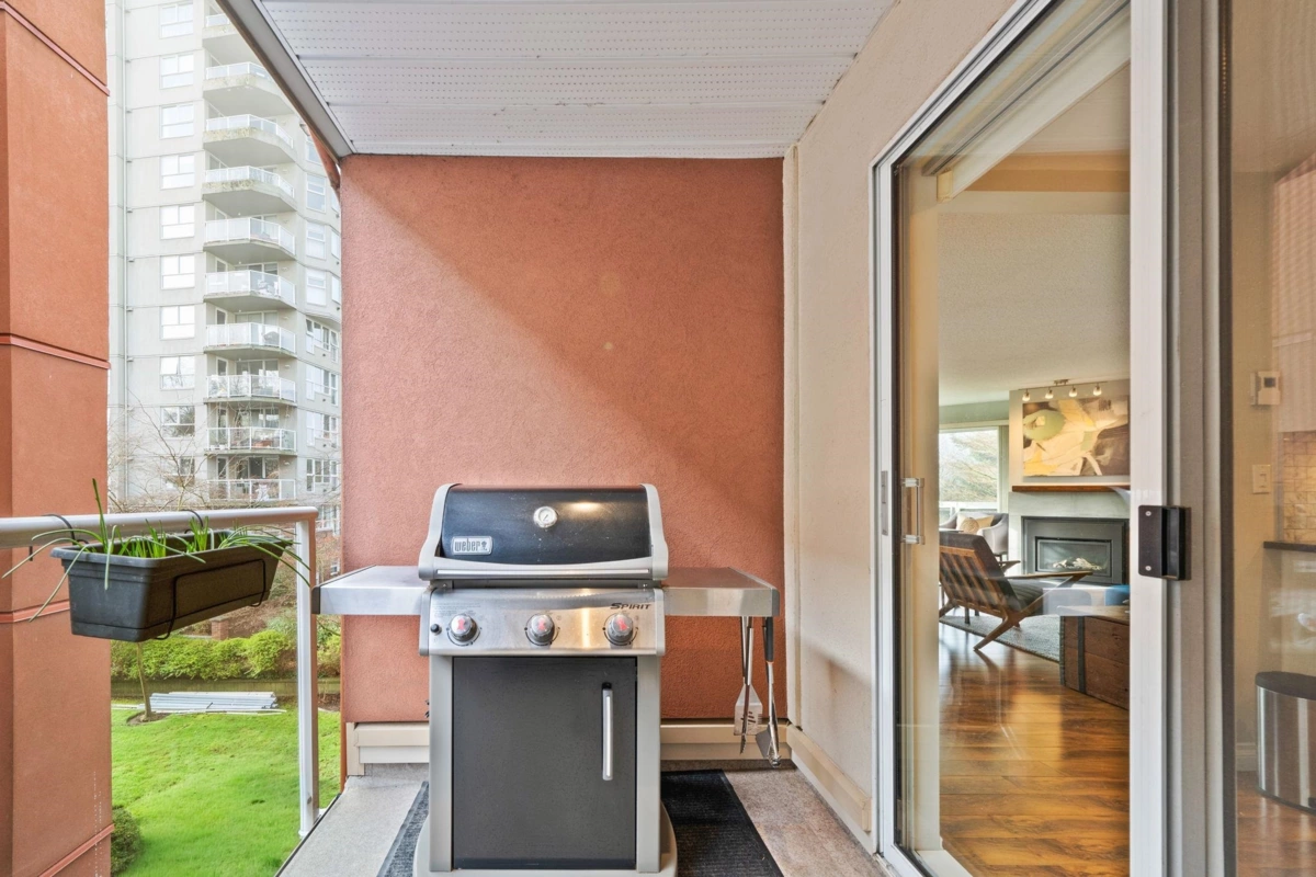 Entry Foyer Photo of 307 1240 Quayside Drive, New Westminster, BC