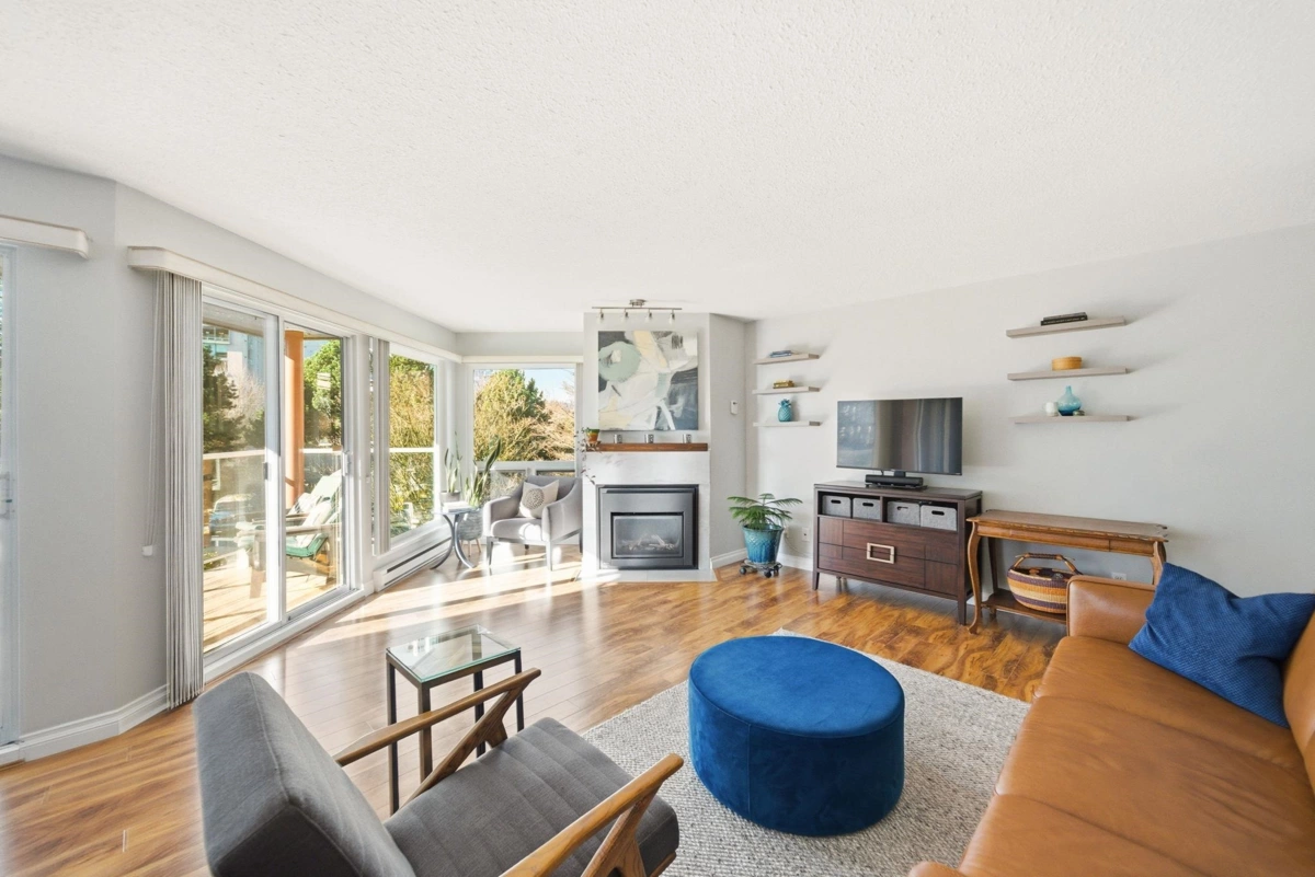 Kitchen Island Photo of 307 1240 Quayside Drive, New Westminster, BC