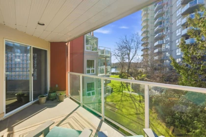 307 1240 Quayside Drive, New Westminster, BC