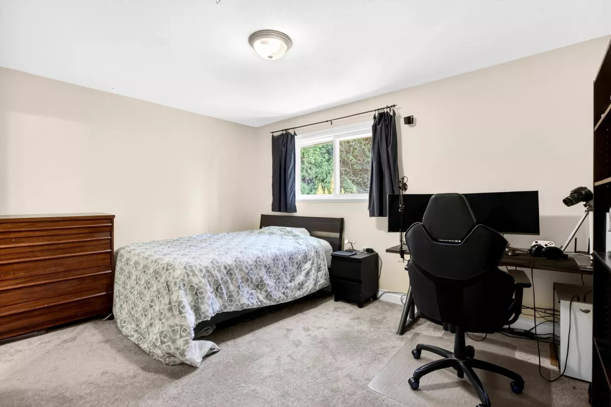 Hallway Photo of 13250 239b Street, Maple Ridge, BC