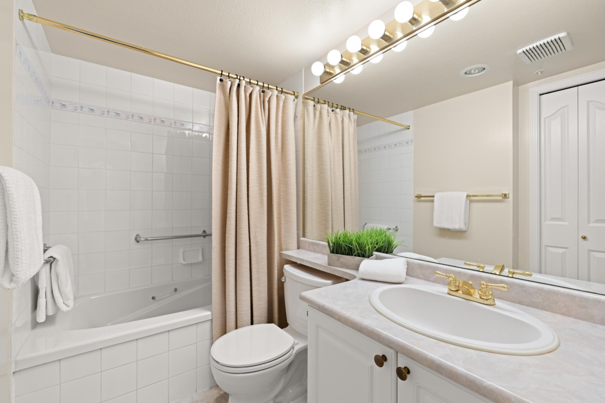 Basement Recreation Room Photo of 704 728 Princess Street, New Westminster, BC