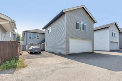 Front Yard Photo of 34645 3rd Avenue, Abbotsford, BC