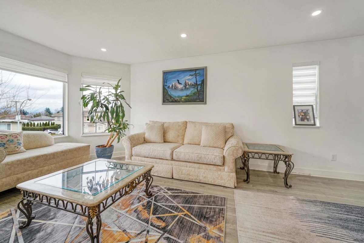 Living Room Photo of 11866 98 Avenue, Surrey, BC