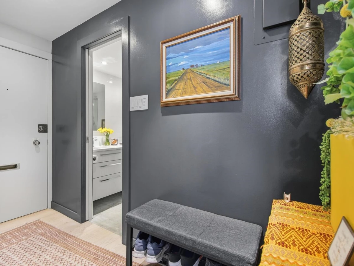 Family Room Photo of 1203 1850 Comox Street, Vancouver, BC