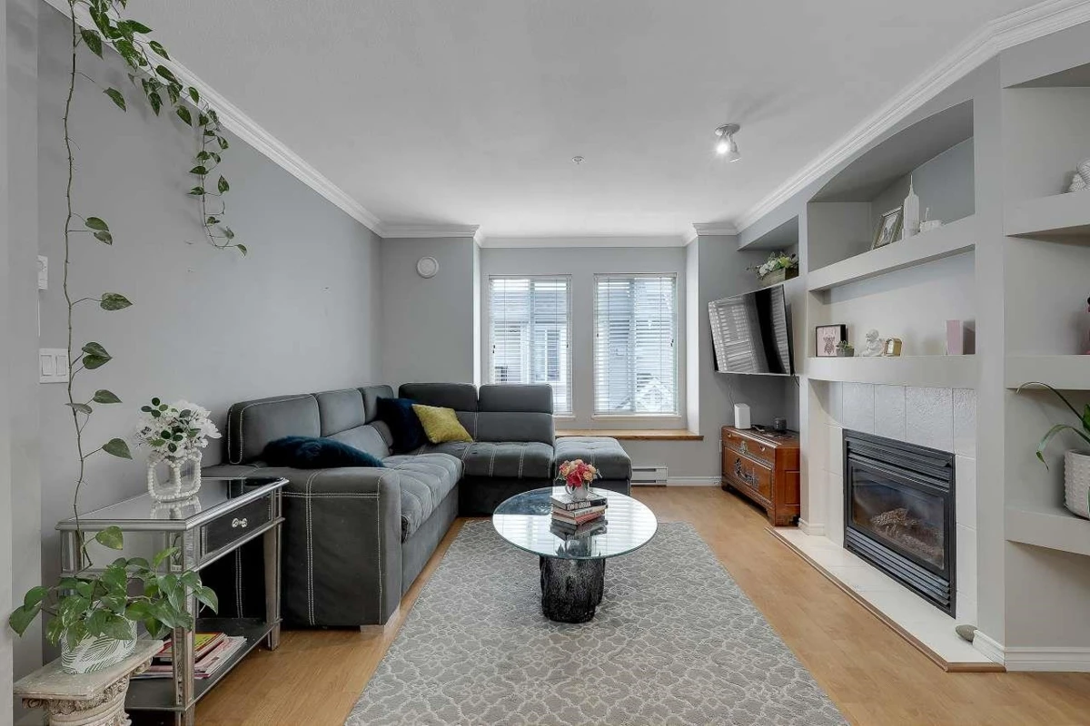 Living Room Photo of 33 19141 124 Avenue, Pitt Meadows, BC