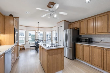 Kitchen Island Photo of 6 45918 Knight Road, Chilliwack, BC
