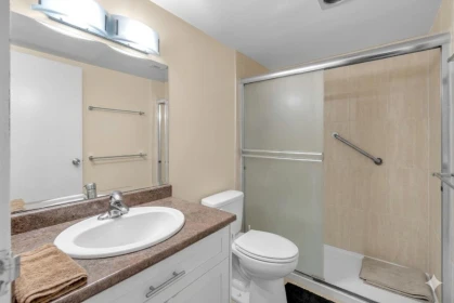 Primary Bathroom Photo of 716 2012 Fullerton Avenue, North Vancouver, BC