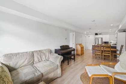 Kitchen Island Photo of 204 1519 Crown Street, North Vancouver, BC
