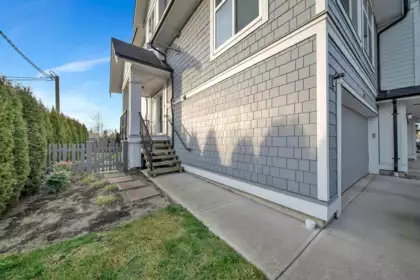 Hot Tub / Spa Photo of 10 21688 52 Avenue, Langley, BC