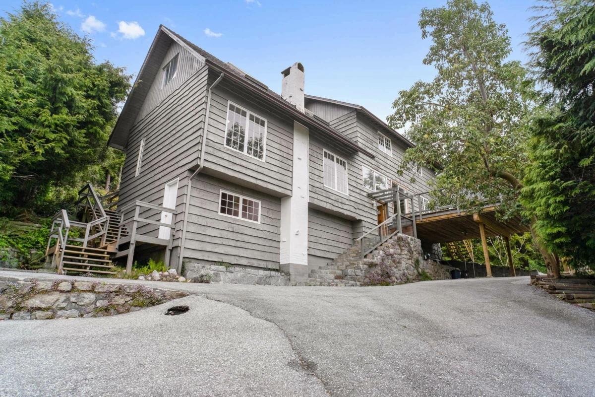 Family Room Photo of 4607 Woodgreen Drive, West Vancouver, BC