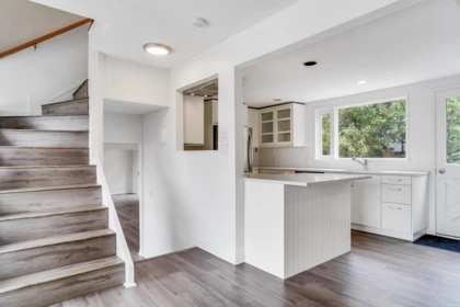 Kitchen Island Photo of 4607 Woodgreen Drive, West Vancouver, BC