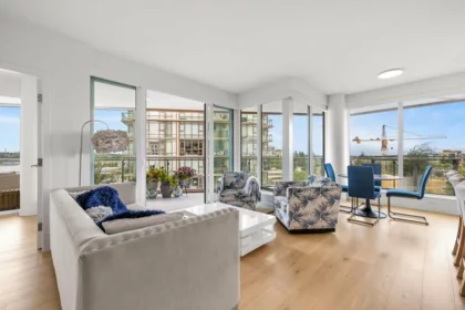 Breakfast Nook Photo of 902 1439 George Street, White Rock, BC