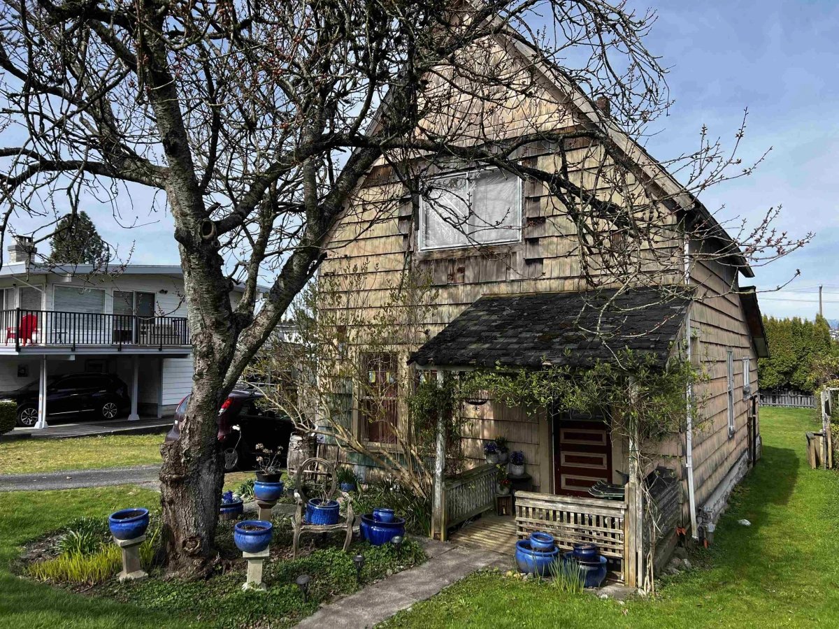 Family Room Photo of 235 Durham Street, New Westminster, BC