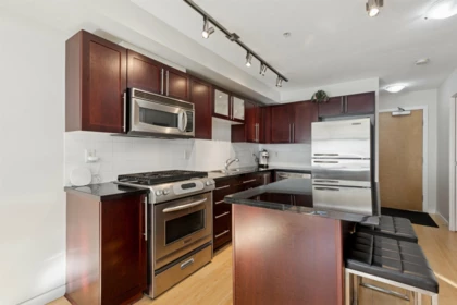 Kitchen Island Photo of 311 122 E 3rd Street, North Vancouver, BC