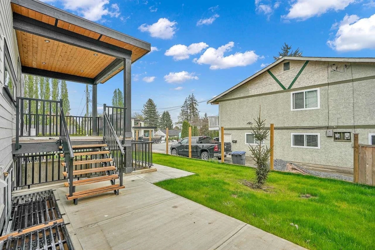 Dining Area Photo of 17246 59 Avenue, Surrey, BC