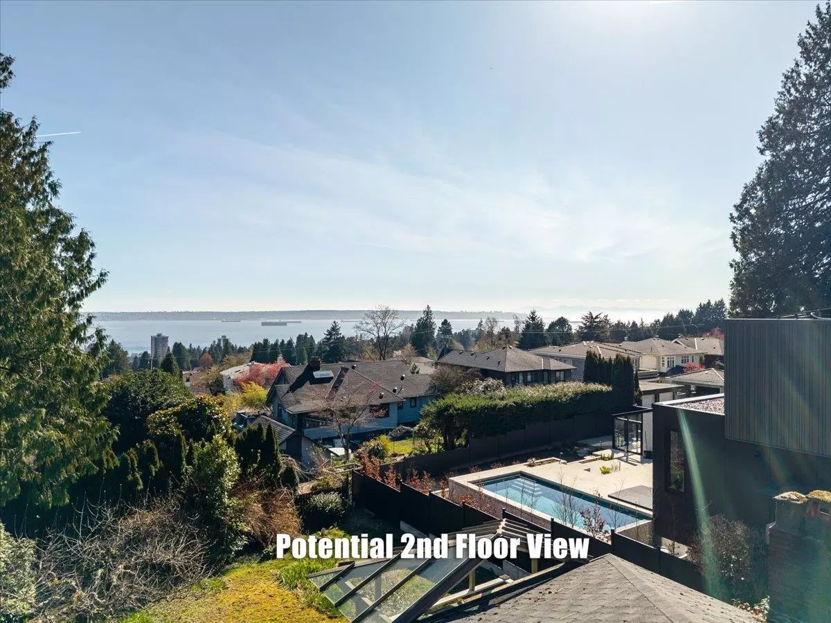 Living Room Photo of 1430 Nelson Avenue, West Vancouver, BC