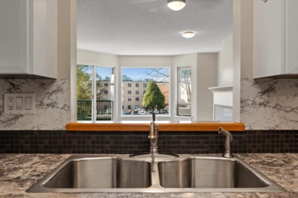 Primary Bathroom Photo of 205 45604 Brett Avenue, Chilliwack, BC