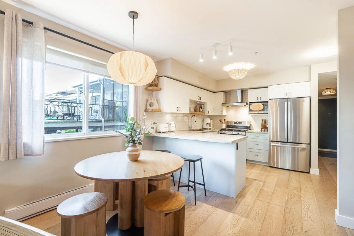 Family Room Photo of 3174 Prince Edward Street, Vancouver, BC