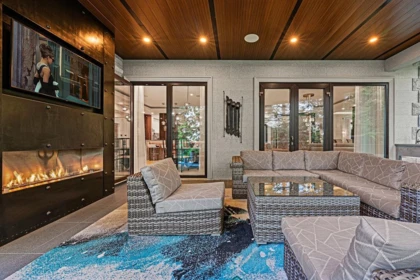 Entry Foyer Photo of 558 Glenross Road, West Vancouver, BC