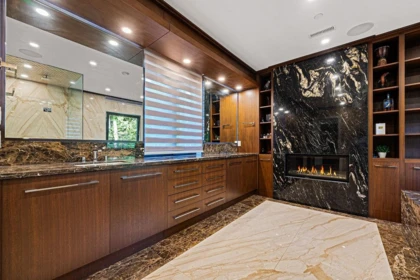 Guest Bathroom Photo of 558 Glenross Road, West Vancouver, BC