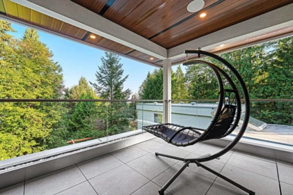 Laundry Room Photo of 558 Glenross Road, West Vancouver, BC