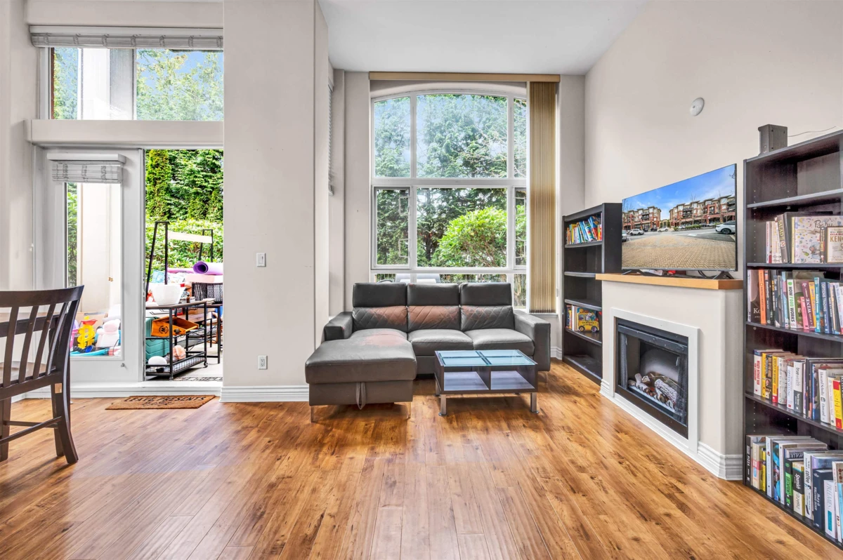 Dining Area Photo of 111 2970 King George Boulevard, Surrey, BC