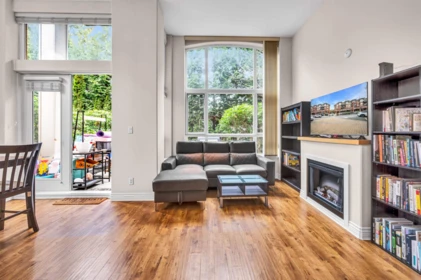 111 2970 King George Boulevard, Surrey, BC, Surrey — Apartment/Condo for sale