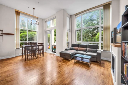 Kitchen Photo of 111 2970 King George Boulevard, Surrey, BC