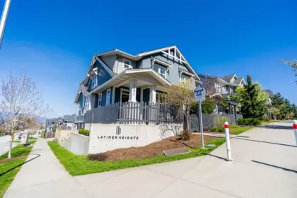 20271 82 Avenue, Langley, BC, Langley — Half Duplex for sale