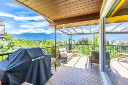 Kitchen Island Photo of 10050 Timberline Place, Chilliwack, BC