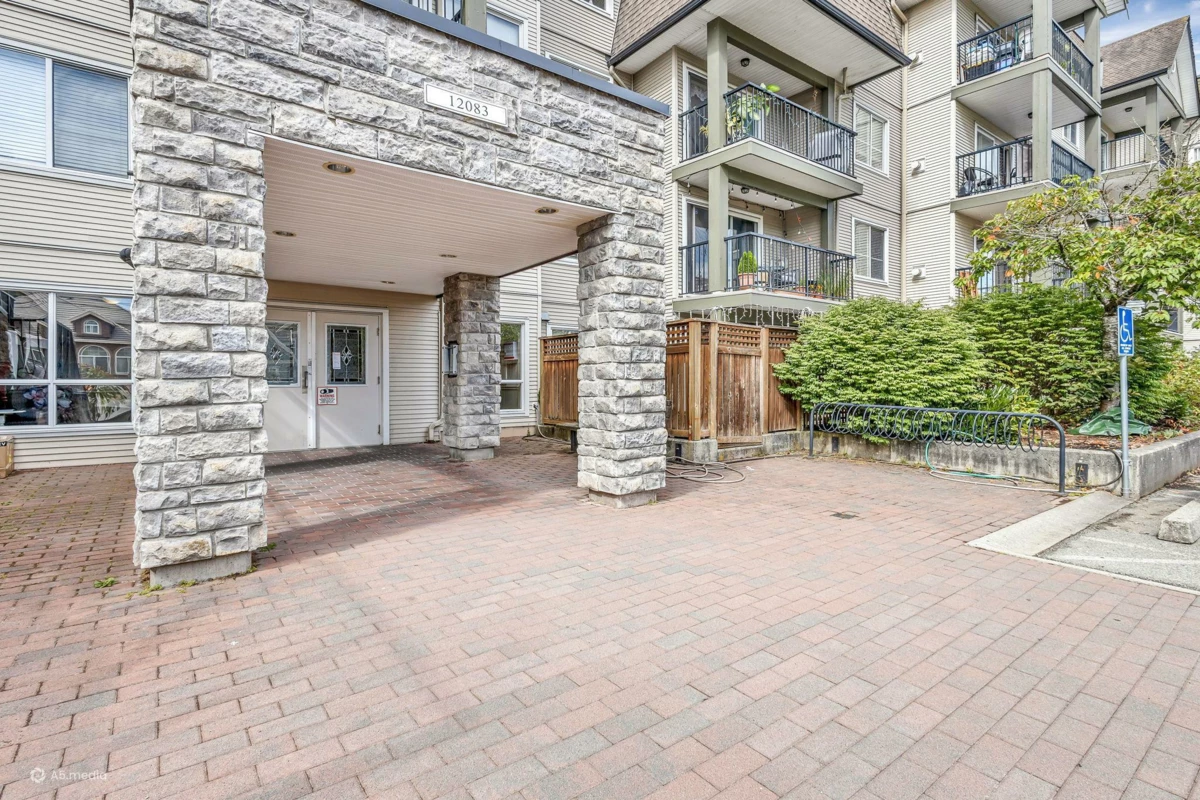Living Room Photo of 508 12083 92a Avenue, Surrey, BC