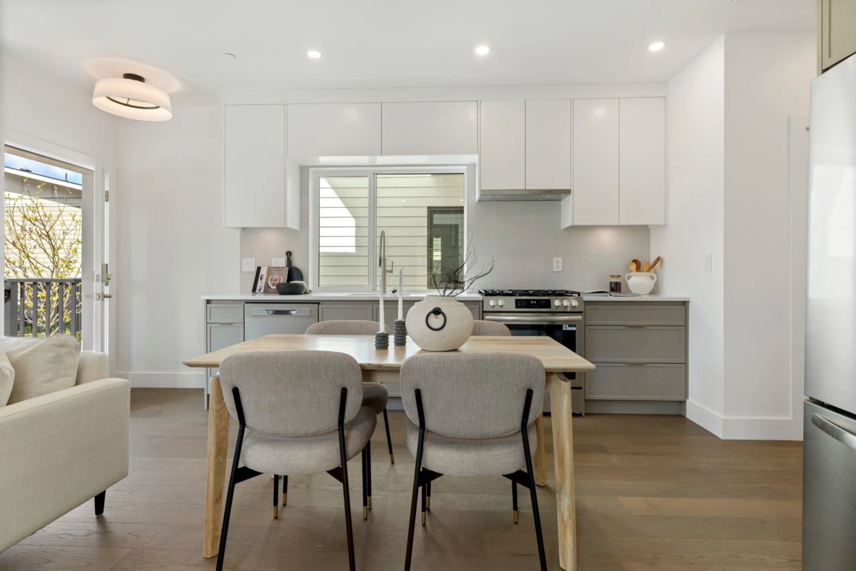 Dining Area Photo of 1 328 W 14th Street, North Vancouver, BC