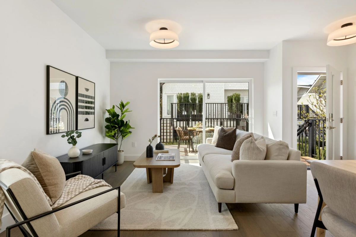 Living Room Photo of 1 328 W 14th Street, North Vancouver, BC
