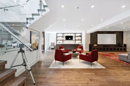 Entry Foyer Photo of 983 Tudor Avenue, North Vancouver, BC