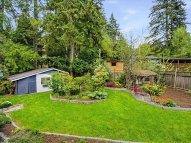 Garden / Landscaping Photo of 1392 Chamberlain Drive, North Vancouver, BC