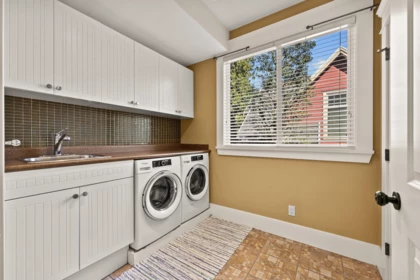 Basement Recreation Room Photo of 14059 33b Avenue, Surrey, BC