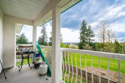 Basement Recreation Room Photo of 8433 150a Street, Surrey, BC
