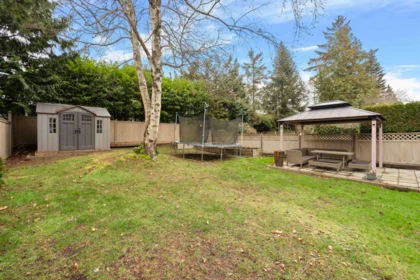 Staircase Photo of 13507 15 Avenue, Surrey, BC