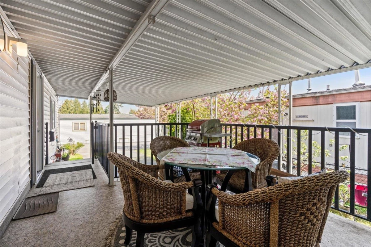 Family Room Photo of 3 8220 King George Boulevard, Surrey, BC
