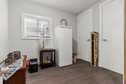 Office / Den Photo of 3 8220 King George Boulevard, Surrey, BC