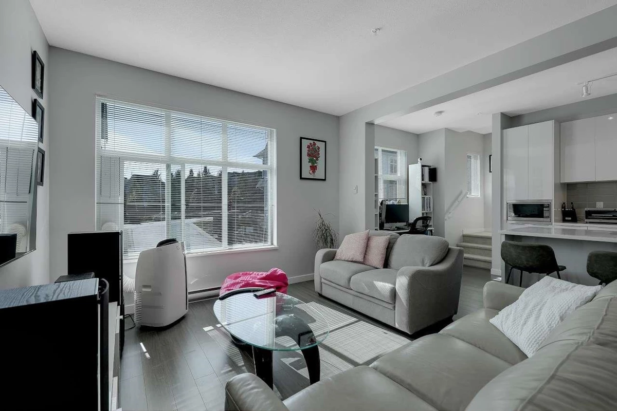 Family Room Photo of 2802 23061 Lougheed Avenue, Maple Ridge, BC