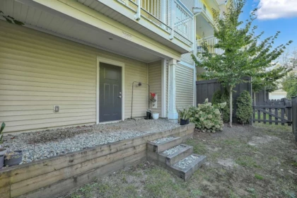 Backyard Photo of 2802 23061 Lougheed Avenue, Maple Ridge, BC