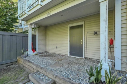 Garden / Landscaping Photo of 2802 23061 Lougheed Avenue, Maple Ridge, BC