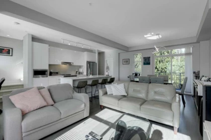 Kitchen Photo of 2802 23061 Lougheed Avenue, Maple Ridge, BC