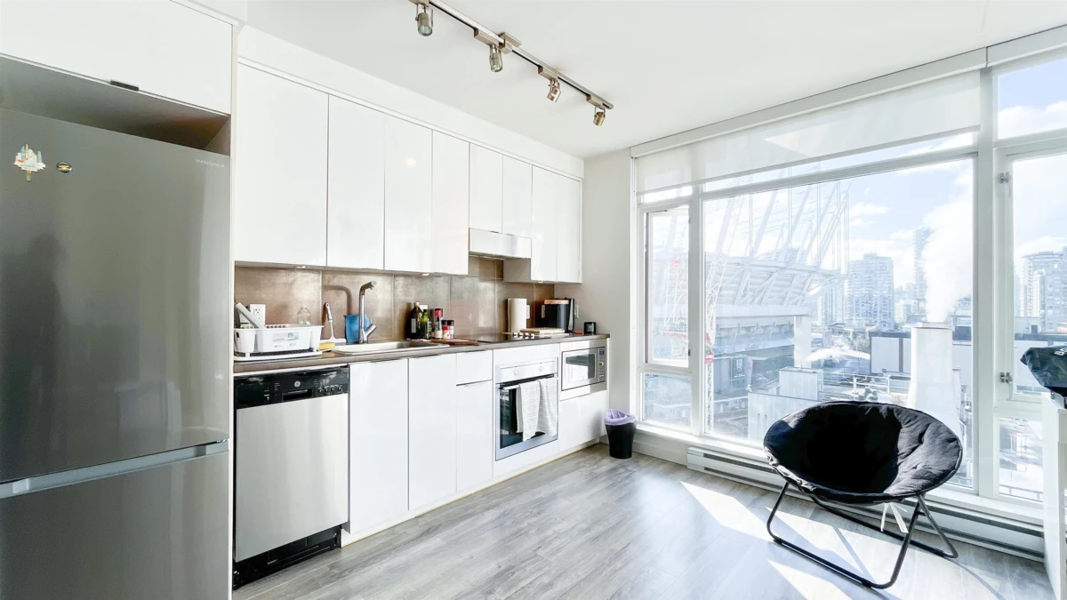 Dining Area Photo of 905 161 W Georgia Street, Vancouver, BC