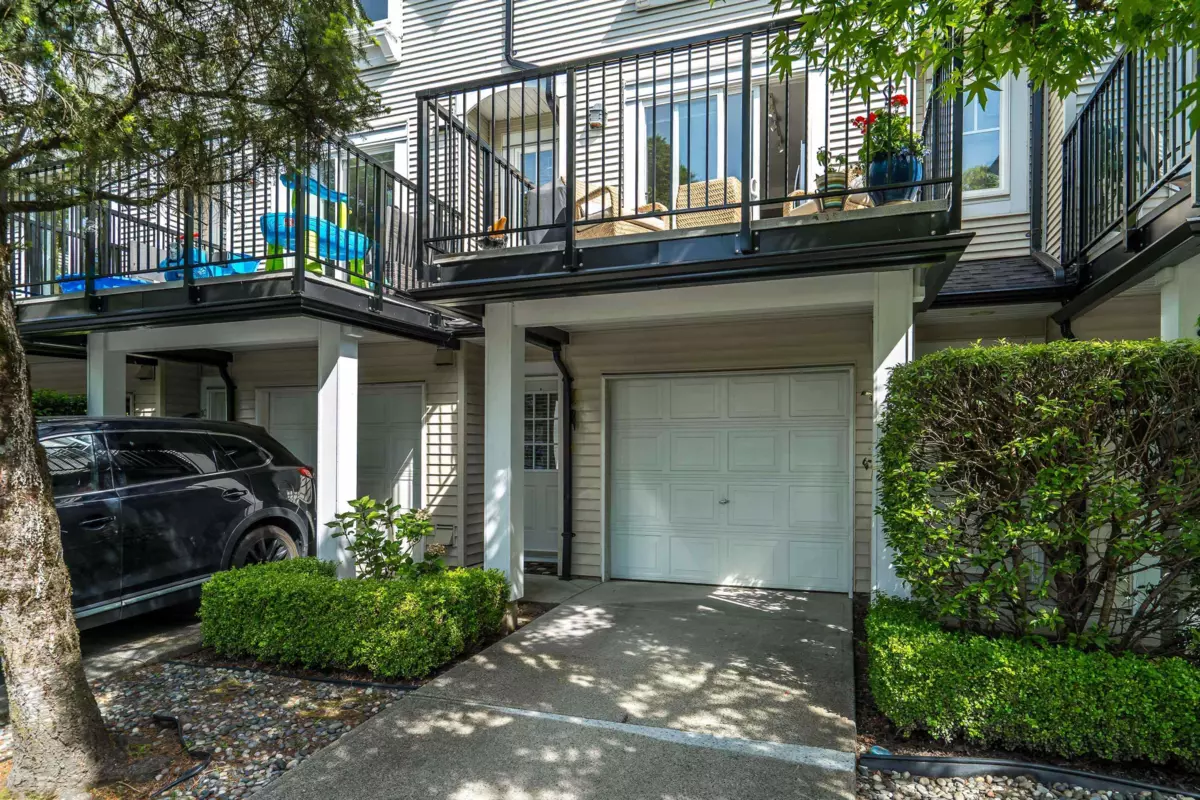 Family Room Photo of 9 20540 66 Avenue, Langley, BC